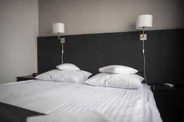 Фото номера Люкс с кроватью размера &quot;king-size&quot; и диваном-кроватью Отель Best Western Hotel Edison г. Пжезмерово 7