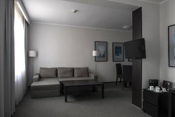 Фото номера Люкс с кроватью размера &quot;king-size&quot; и диваном-кроватью Отель Best Western Hotel Edison г. Пжезмерово 4