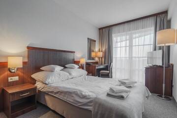 Фото номера Номер с кроватью размера «king-size» и балконом, вид на озеро Отель Best Western Hotel Edison г. Пжезмерово 6