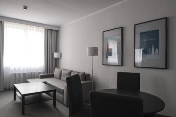 Фото номера Люкс с кроватью размера &quot;king-size&quot; и диваном-кроватью Отель Best Western Hotel Edison г. Пжезмерово 3