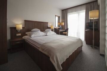 Фото номера Номер с кроватью размера «king-size» и балконом, вид на озеро Отель Best Western Hotel Edison г. Пжезмерово 10