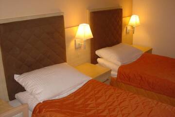 Фото номера Двухместный номер с 1 кроватью или 2 отдельными кроватями Отель Hotel Orange Przeźmierowo г. Пжезмерово 5